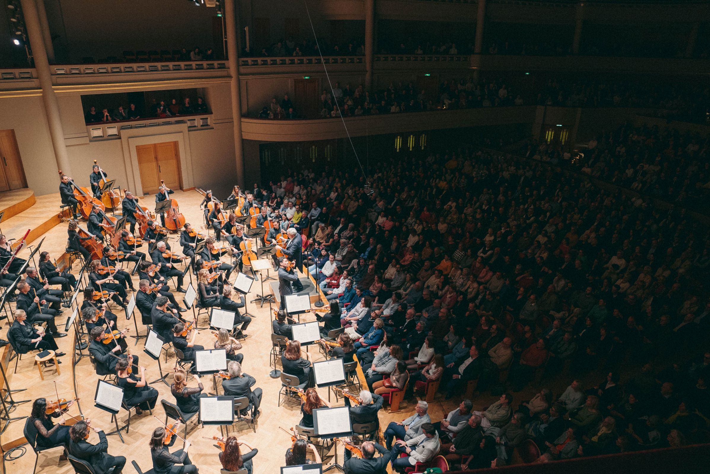 Sergey Khachatryan, le BNO et Michael Schønwandt à Bozar &copy; Belgian National Orchestra - Marin D.