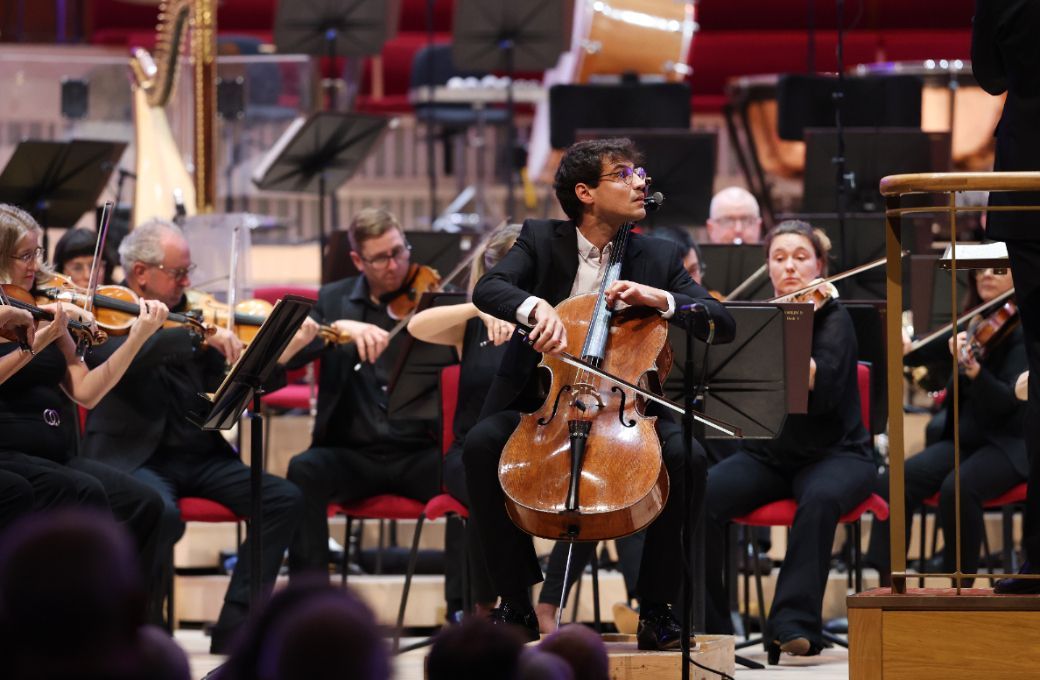 Victor Julien-Laferri&egrave;re and the Royal Liverpool Philharmonic Orchestra &copy; Gareth Jones