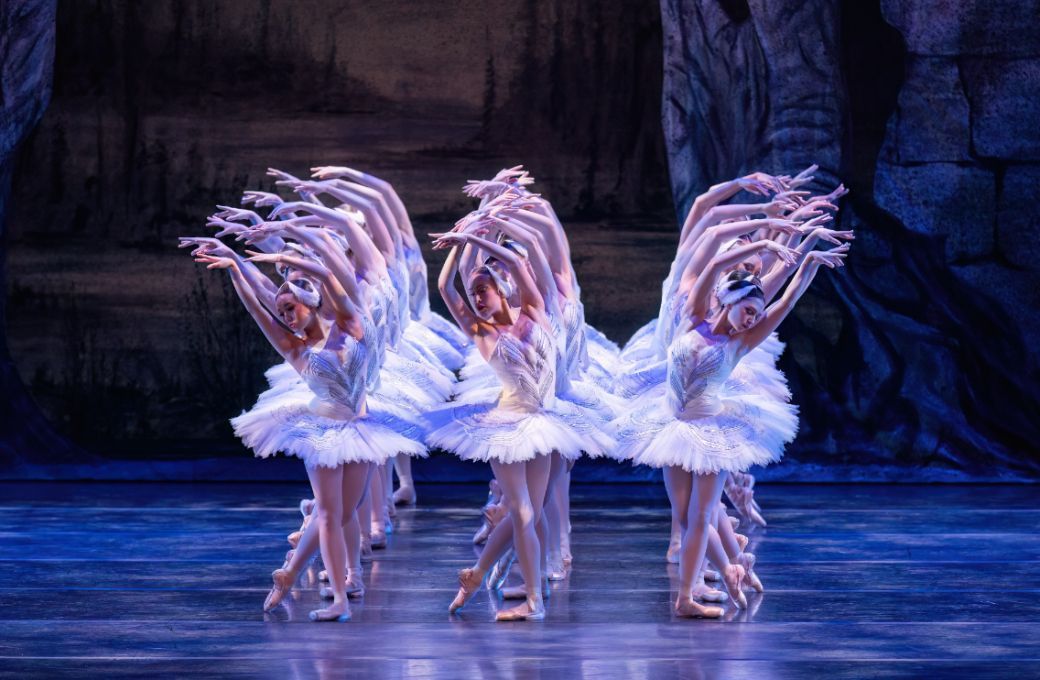 Kansas City Ballet in Devon Carney's <i>Swan Lake</i> © Brett Pruitt & East Market Studios