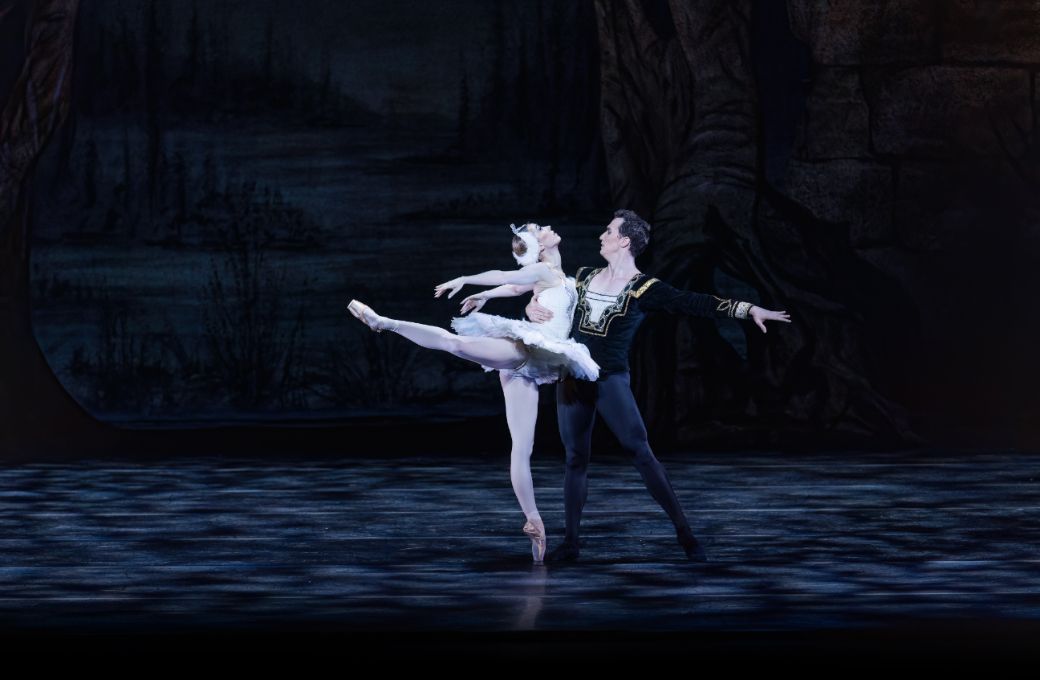 Kaleena Burks as Odette and Andrew Vecseri as Prince Siegfried in <i>Swan Lake</i> © Brett Pruitt & East Market Studios