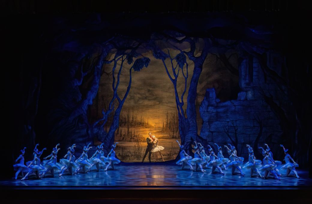 Kansas City Ballet in Devon Carney's <i>Swan Lake</i> © Brett Pruitt & East Market Studios