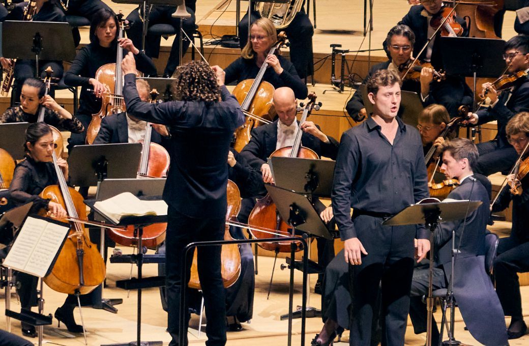 Robin Ticciati und William Thomas mit dem BRSO &copy; BR | Severin Vogel