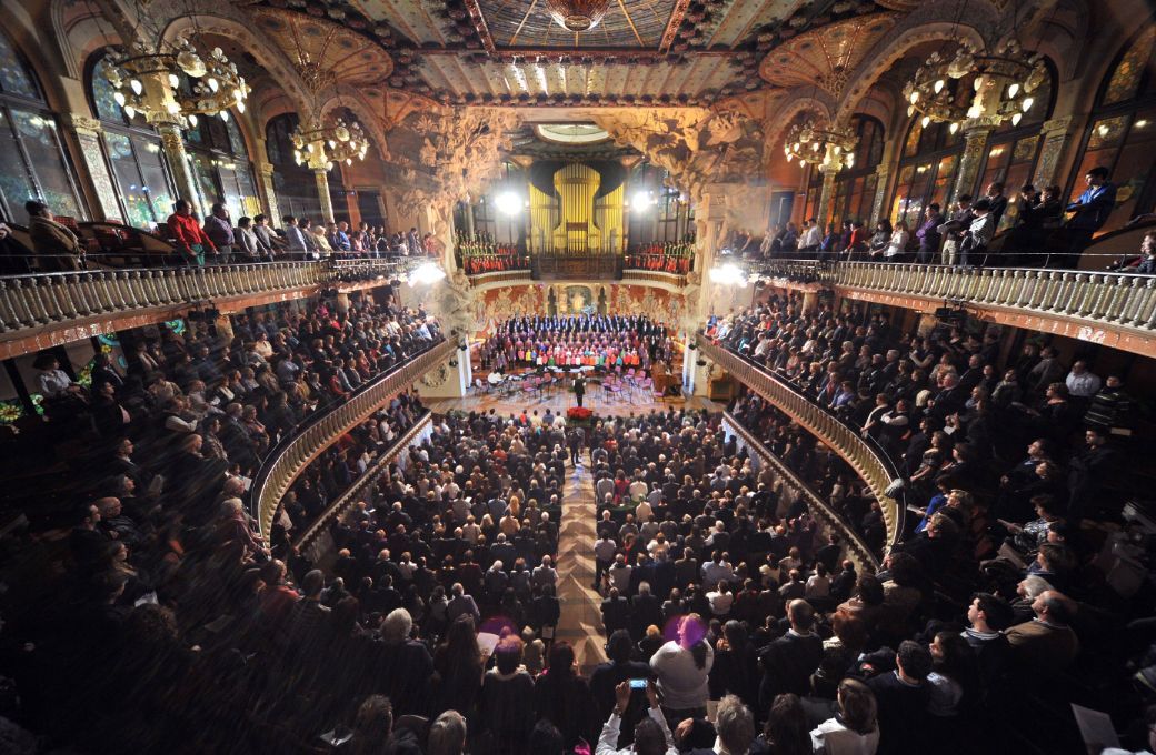 Orfeó Català choir onstage at Palau de la Música Catalana &copy; Antoni Bofill | Palau de la Música Catalana