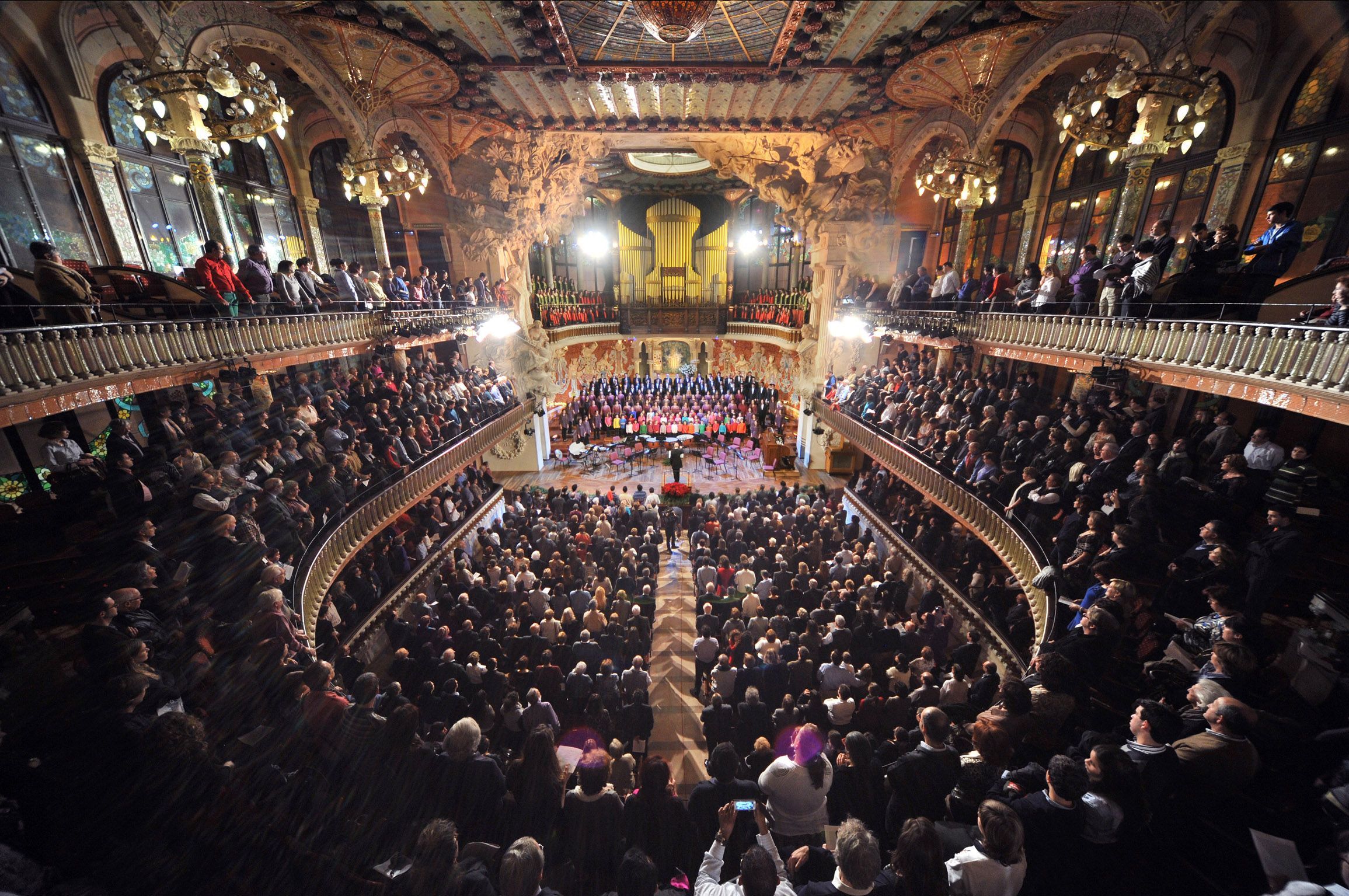 Orfeó Català choir onstage at Palau de la Música Catalana &copy; Antoni Bofill | Palau de la Música Catalana