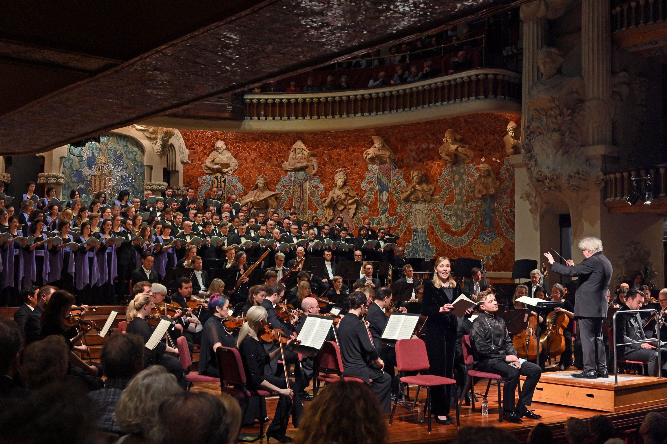 Sir Simon Rattle conducts Orfeó Català and the London Symphony Orchestra at the Palau &copy; Antoni Bofill | Palau de la Música Catalana