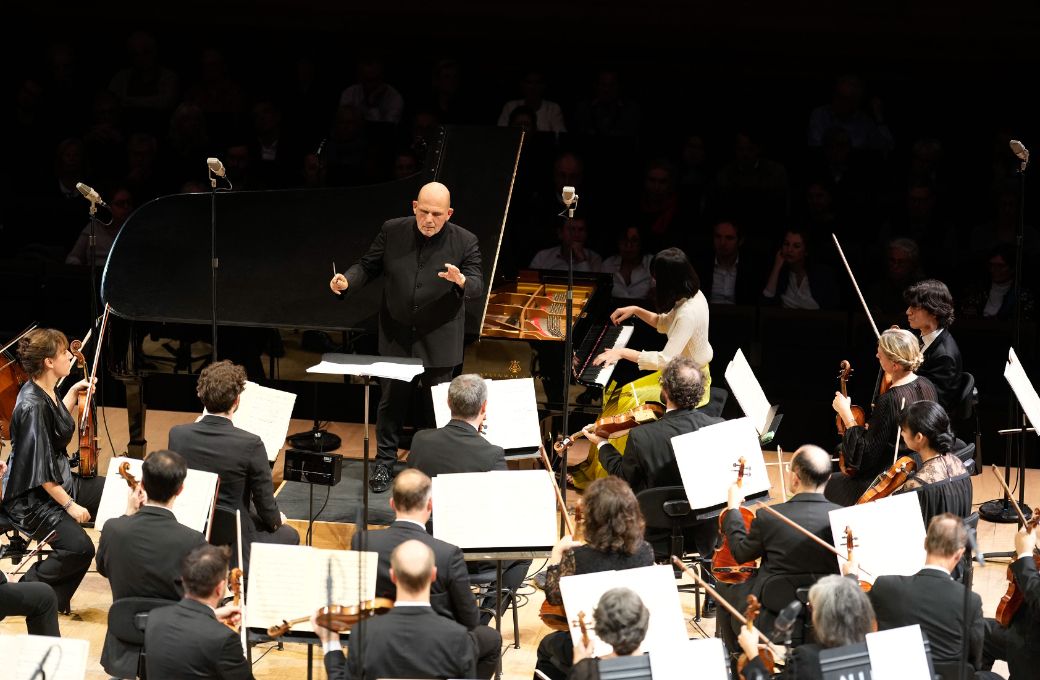Jaap van Zweden dirige l'Orchestre Philharmonique de Radio France (avec Alice Sara Ott) © Christophe Abramowitz / Radio France