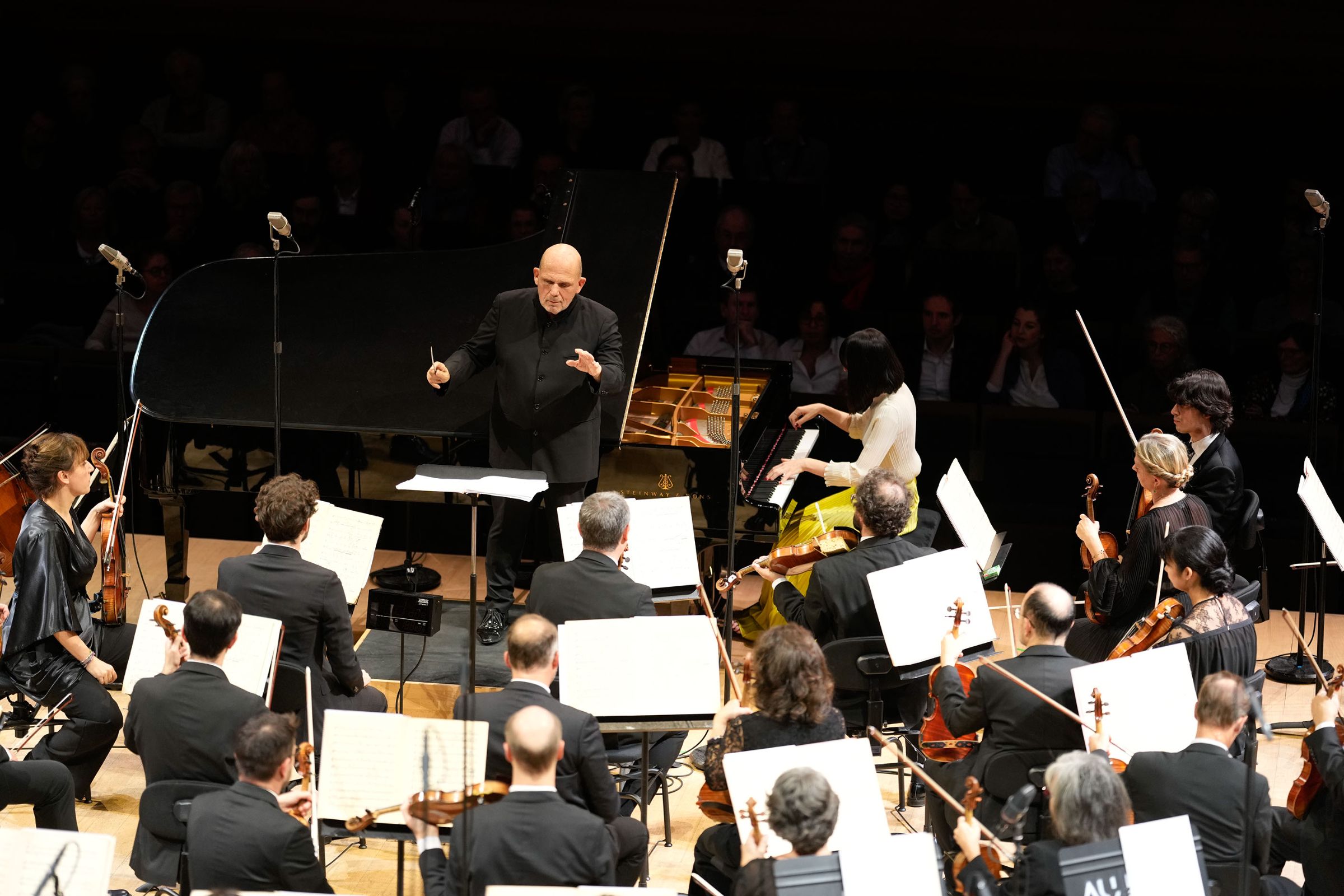 Jaap van Zweden dirige l'Orchestre Philharmonique de Radio France (avec Alice Sara Ott) © Christophe Abramowitz / Radio France
