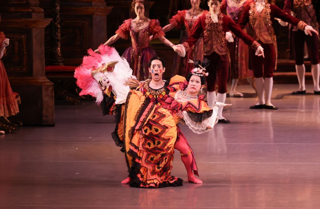 Kazuki Sano as the Jester and Satoshi Nakamura as a Stepsister in Ashton's <i>Cinderella</i> &copy; Kiyonori Hasegawa