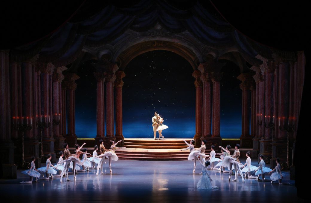 National Ballet of Japan in Sir Frederick Ashton's <i>Cinderella</i> &copy; Kiyonori Hasegawa