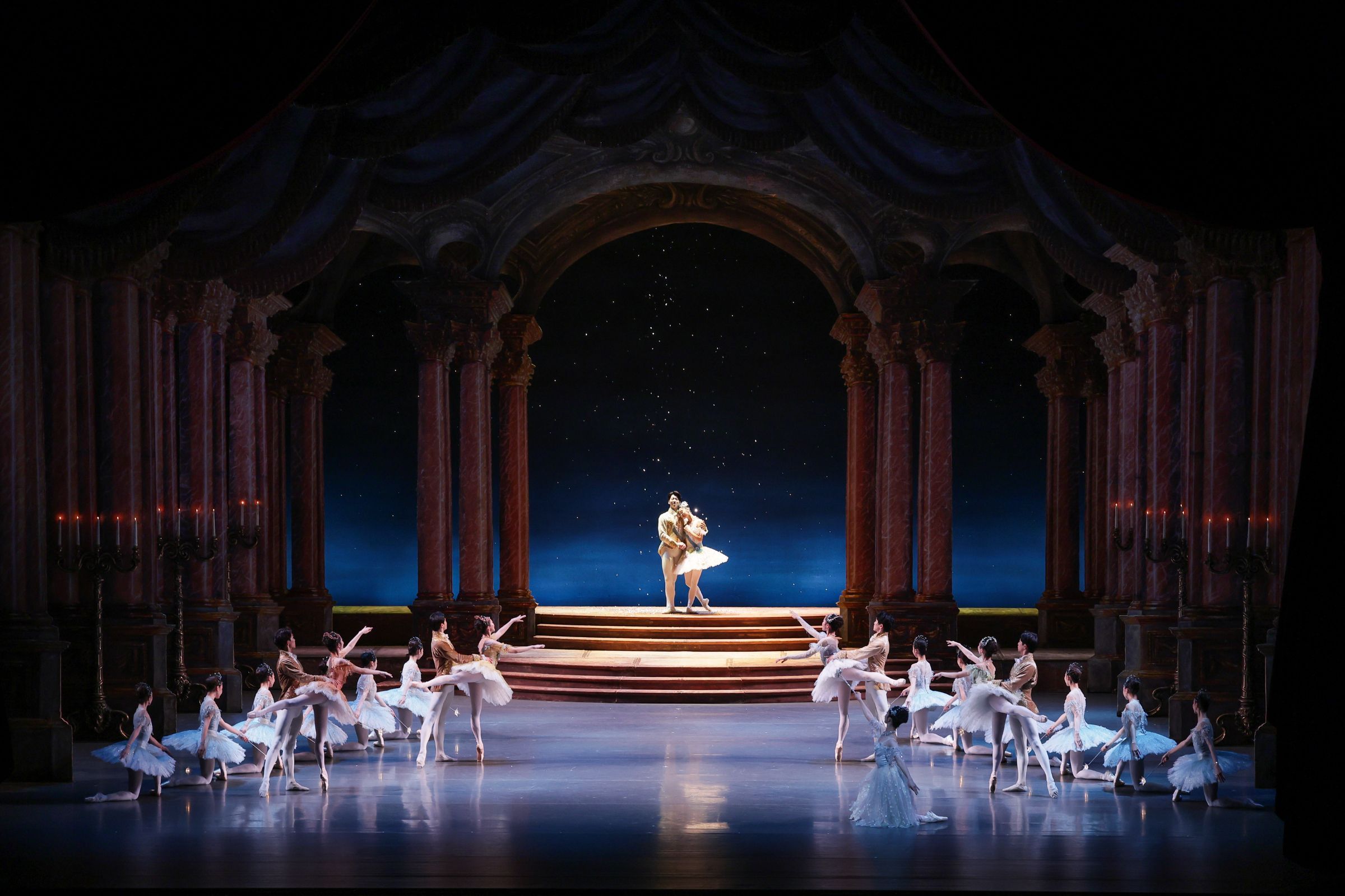 National Ballet of Japan in Sir Frederick Ashton's <i>Cinderella</i> &copy; Kiyonori Hasegawa