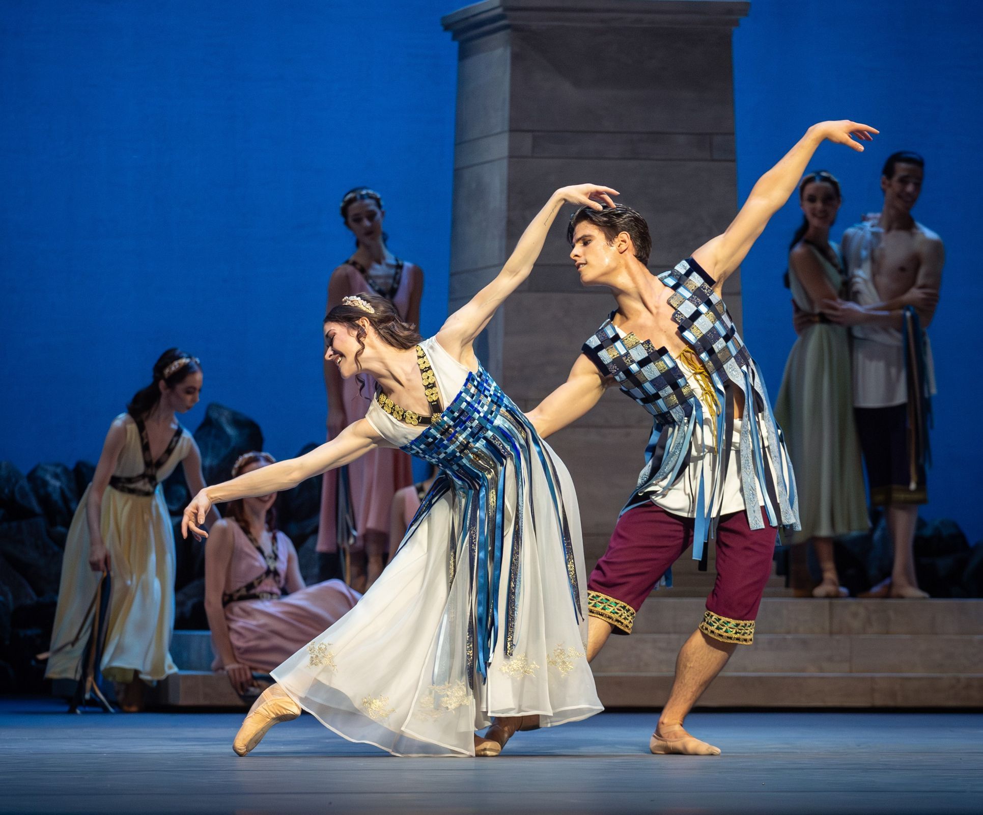 Cassandra Trenary (Callirhoe) and António Casalinho (Chaereas) © Wiener Staatsballett | Ashley Taylor