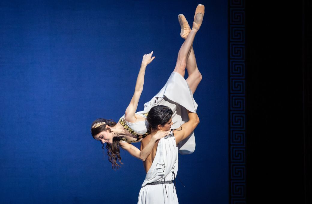 Cassandra Trenary (Callirhoe) and António Casalinho (Chaereas) © Wiener Staatsballett | Ashley Taylor