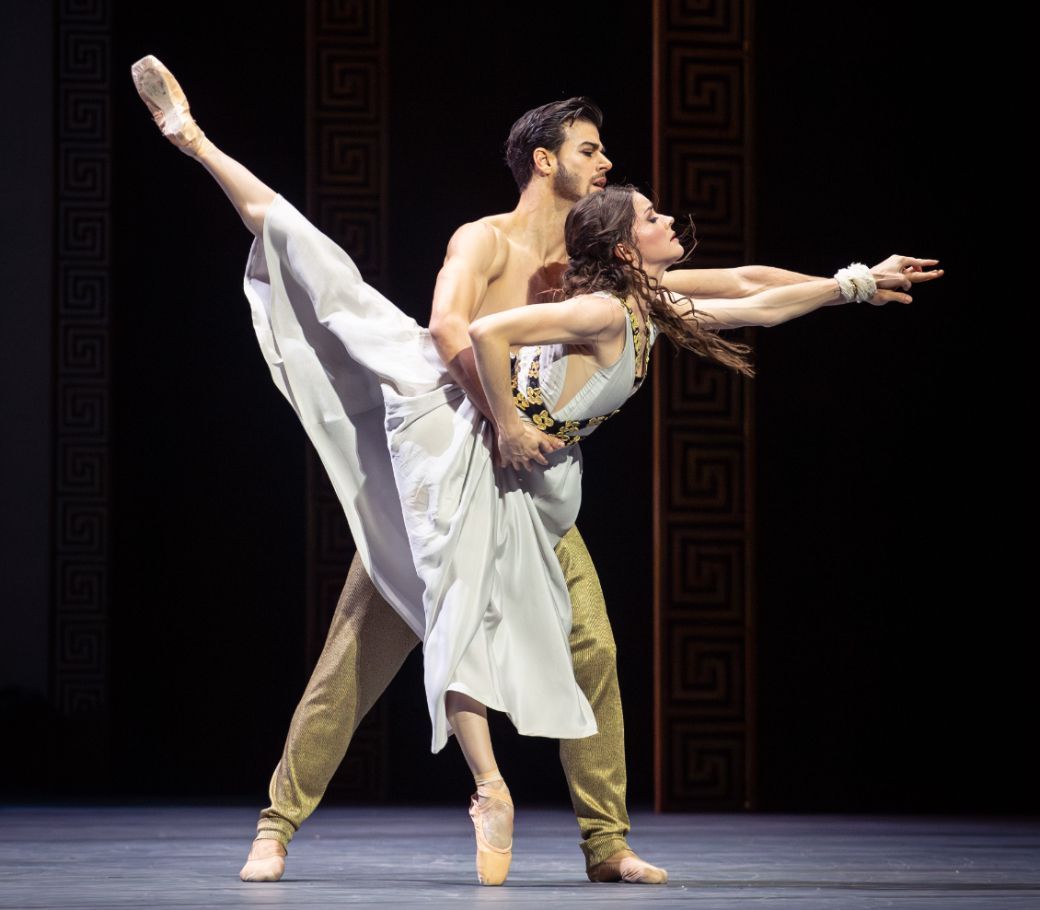 Cassandra Trenary (Callirhoe) and Davide Dato (Dionysius) © Wiener Staatsballett | Ashley Taylor