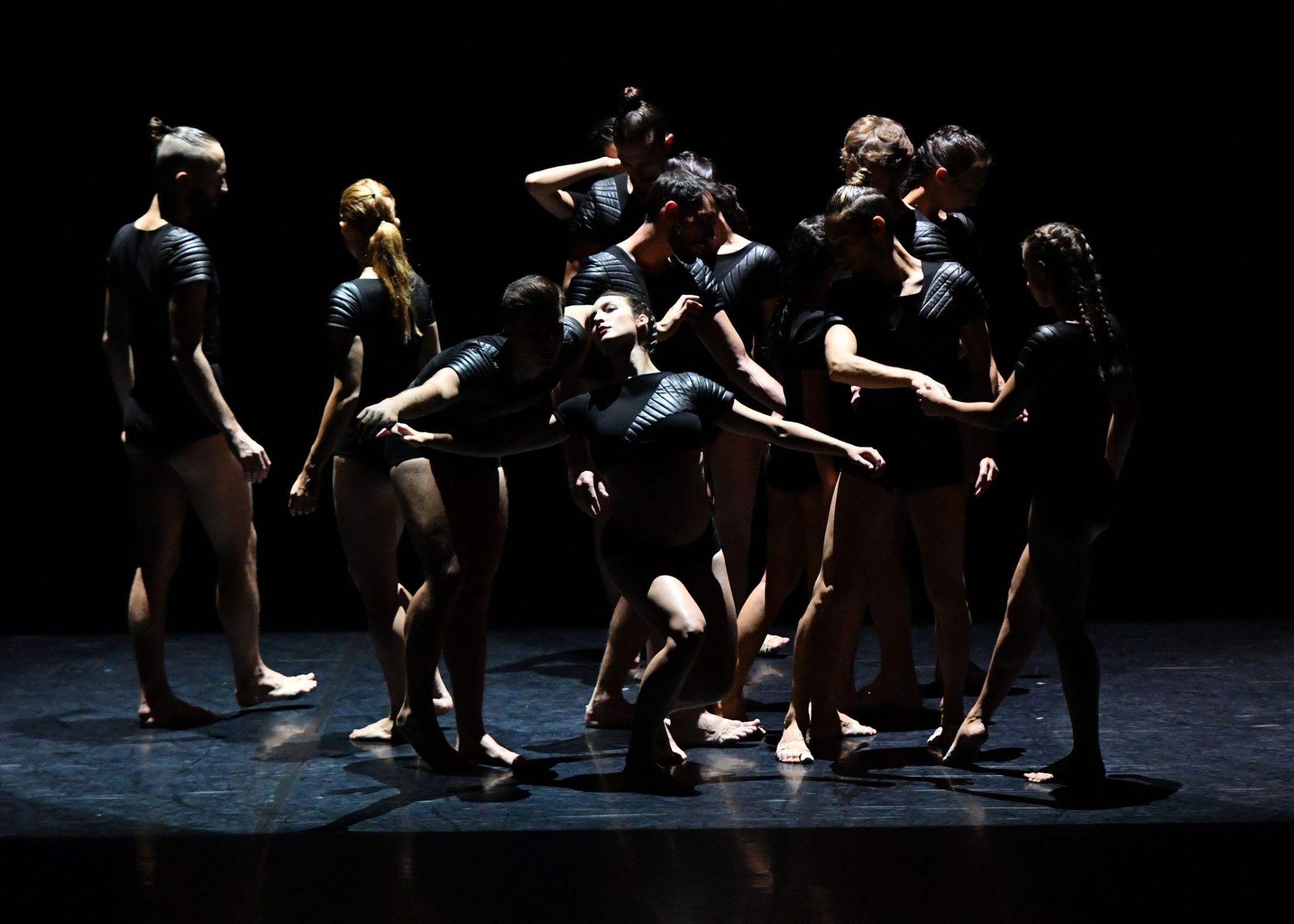 Ballet Preljocaj in <i>Gravity</i> © Jean-Claude Carbonne