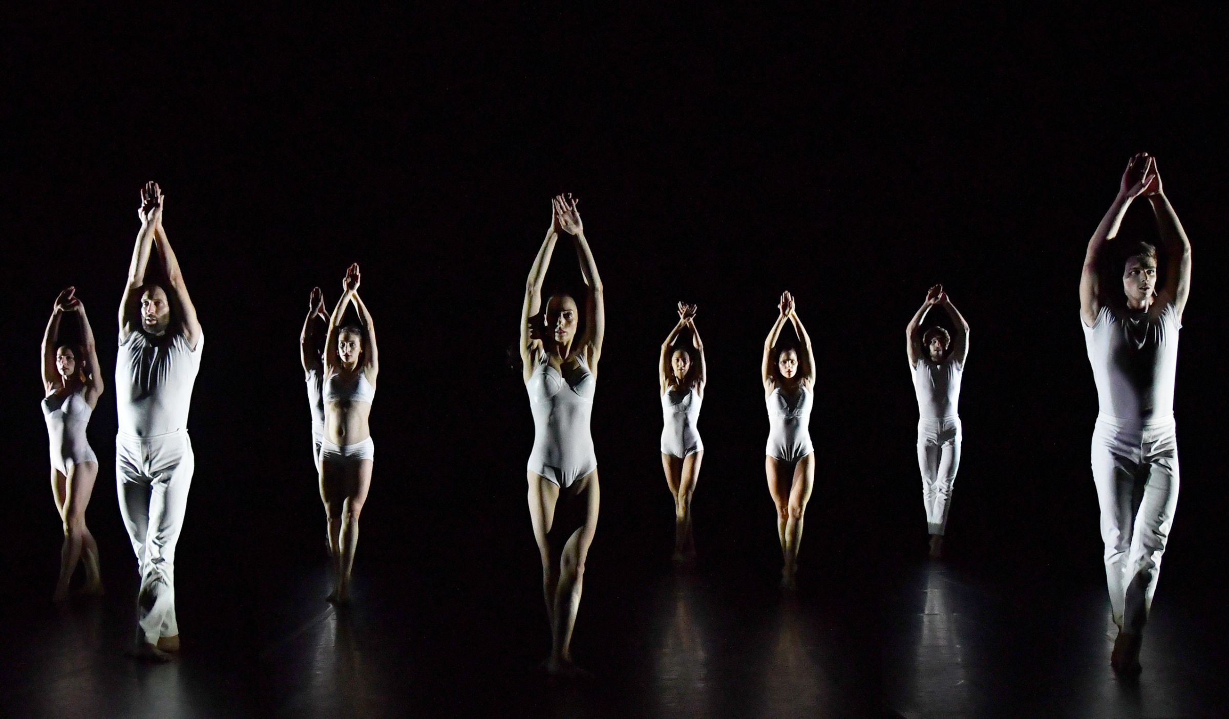 Ballet Preljocaj in <i>Gravity</i> © Jean-Claude Carbonne