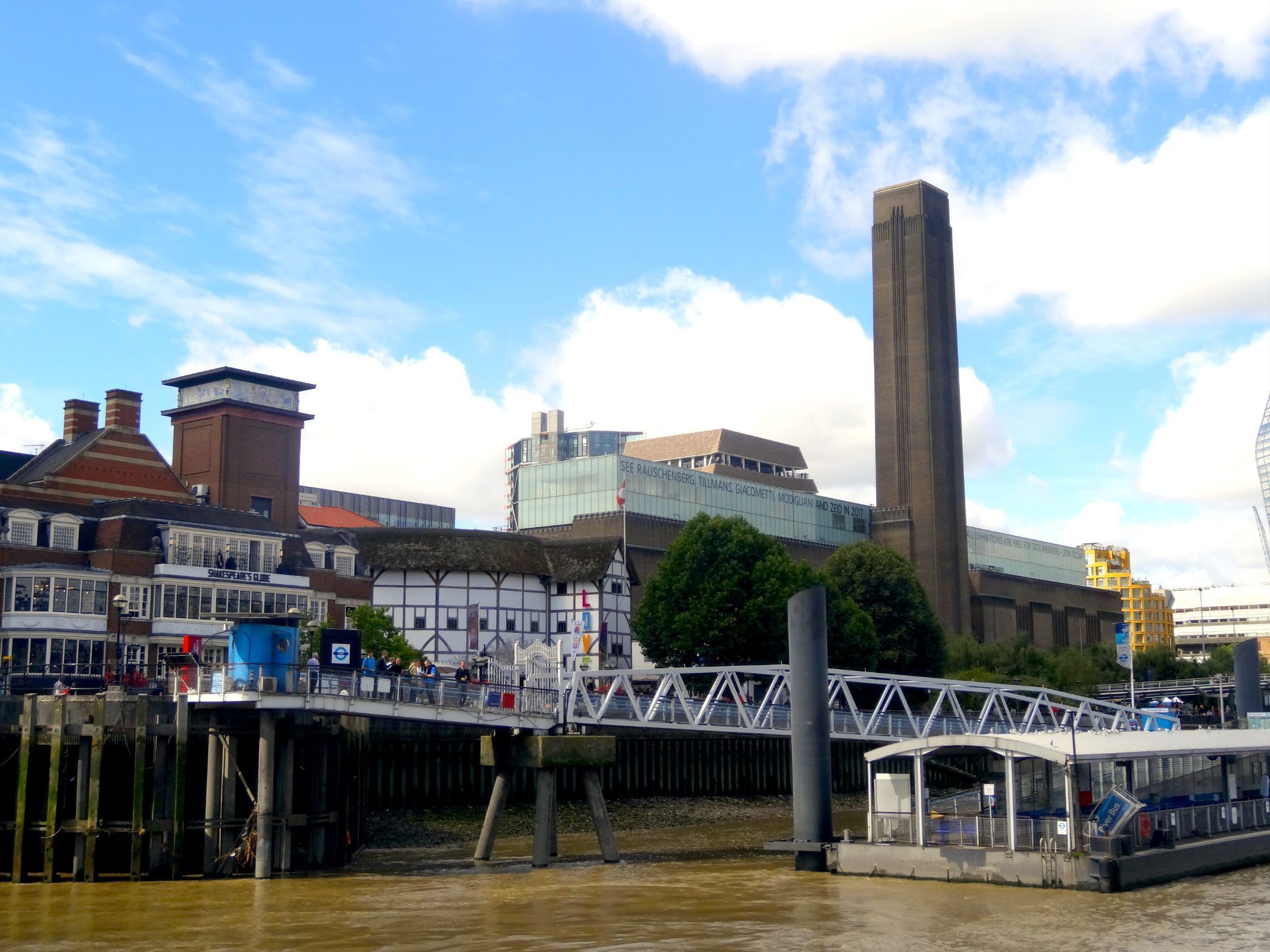 Tate Modern, Shakespeare’s Globe and Bankside Pier © Jordiferrer | Wikimedia Commons