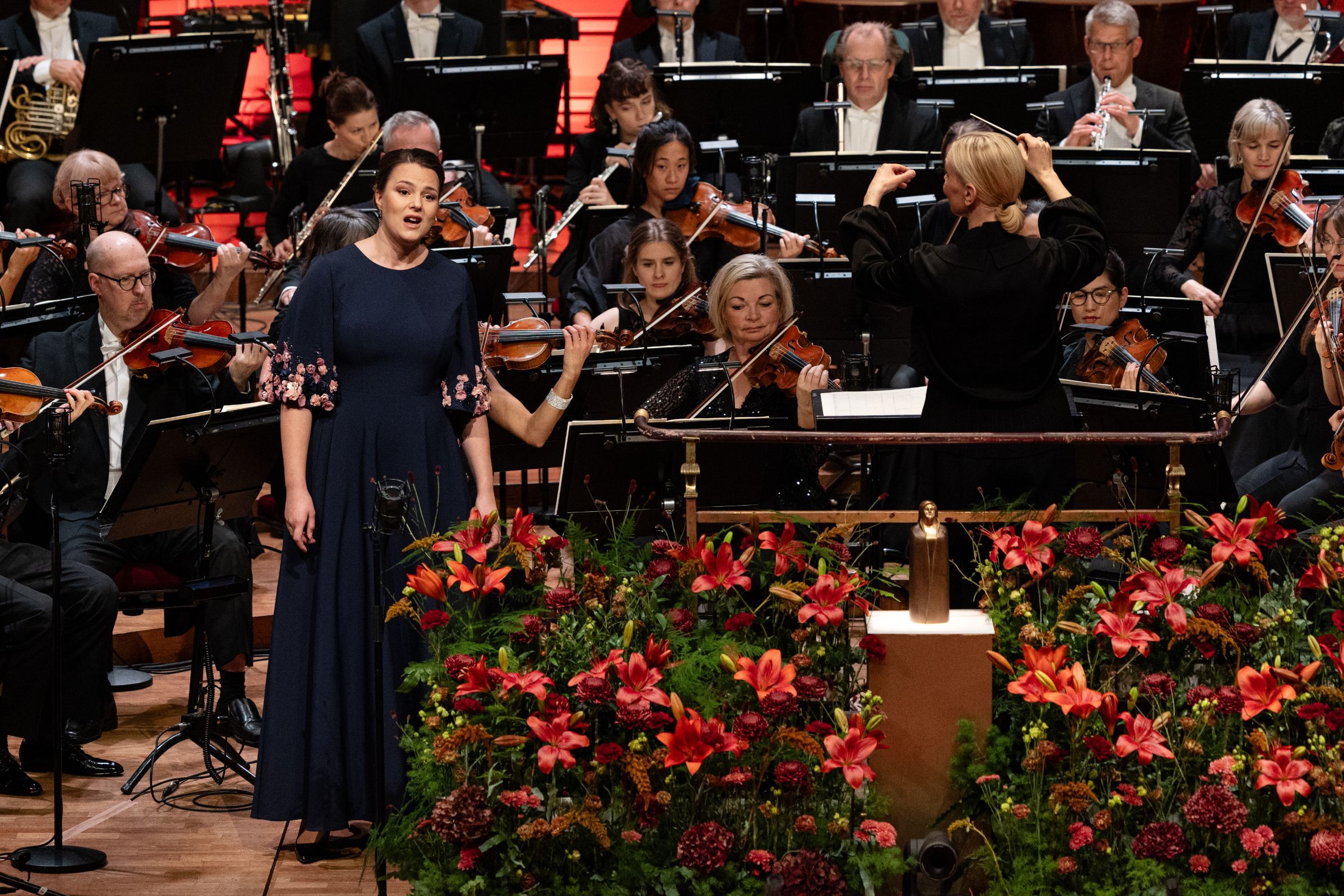 Matilda Sterby, Susanna Mälkki and the Royal Stockholm Philharmonic Orchestra © Yanan Li