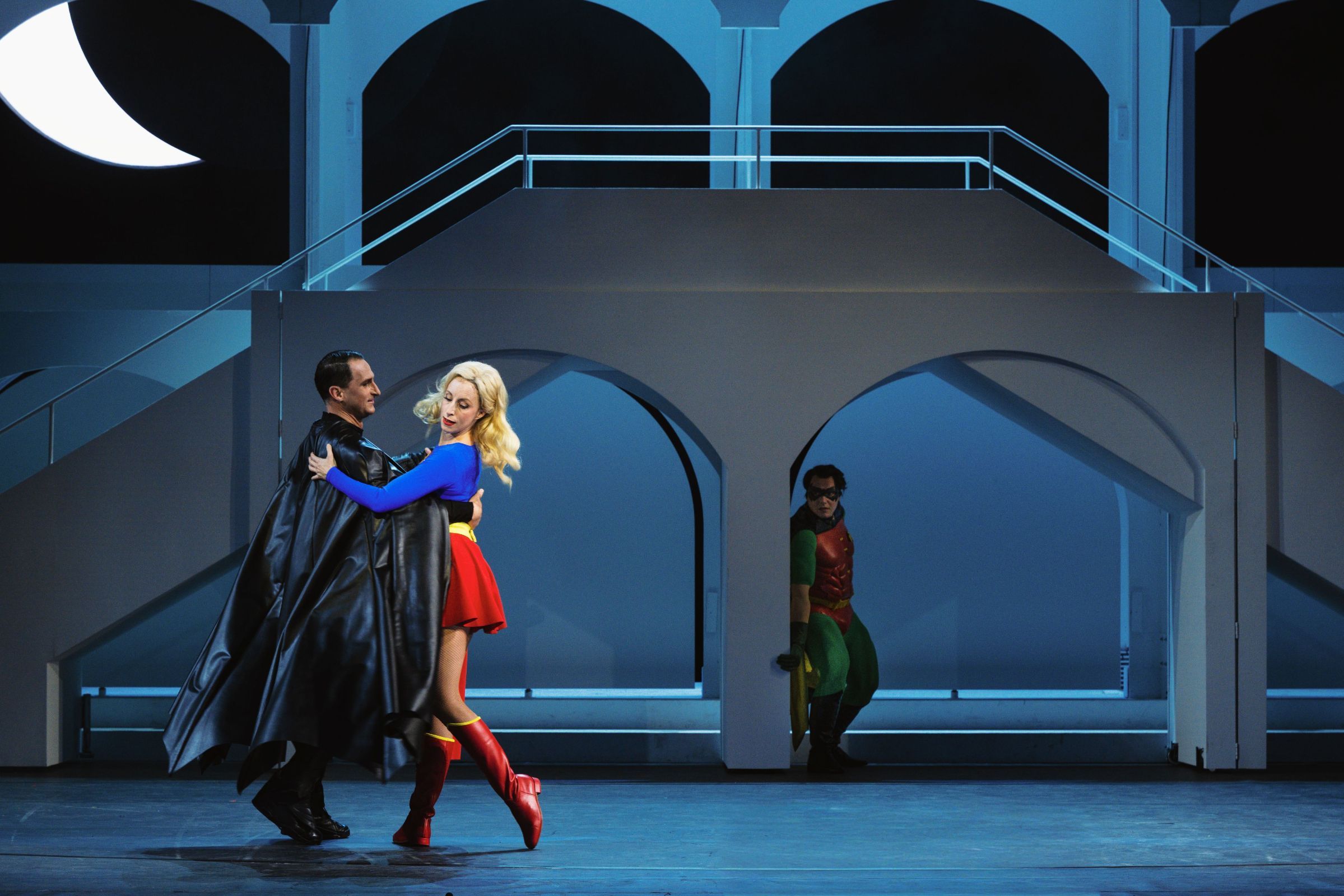Lucian Krasznec (Guido, Herzog von Urbino), Johanna Arrouas (Annina), David Kerber (Caramello) &copy; Marco Sommer | Volksoper Wien