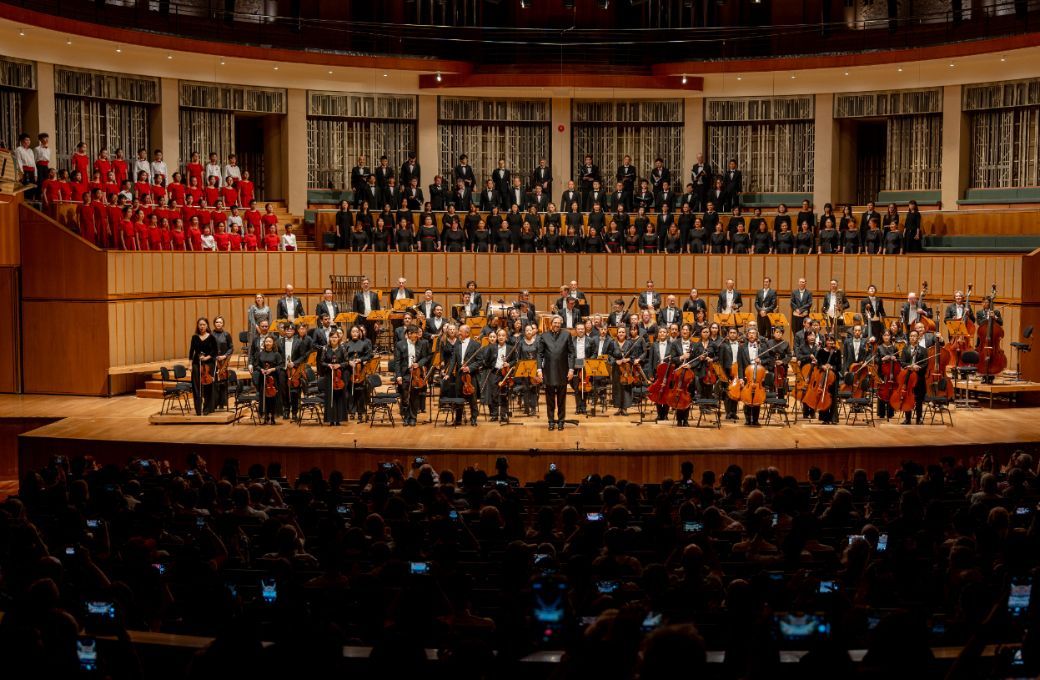 Michał Nesterowicz with the Singapore Symphony Orchestra and Choruses &copy; Yoricko Liu | Singapore Symphony Orchestra