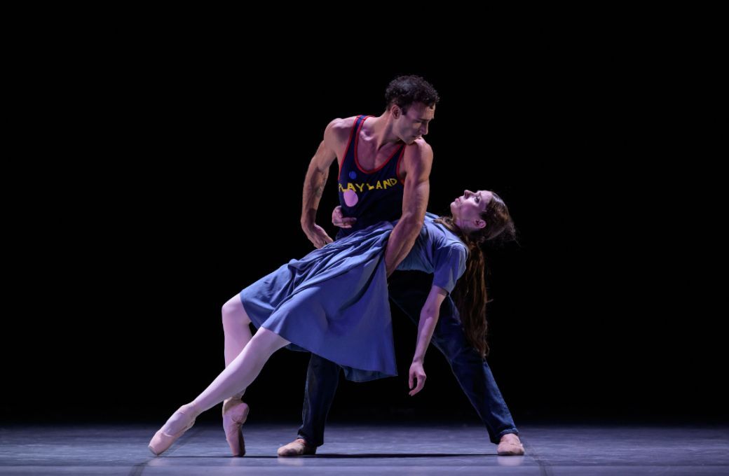 Giovanni Rotolo as Liliom and Alina Nanu as Julie in John Neumeier's <i>Liliom</i> © Serghei Gherciu