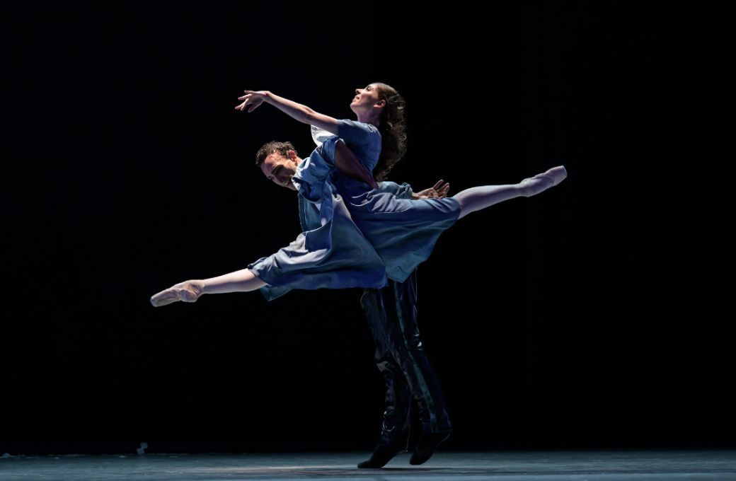 Alina Nanu as Julie and Giovanni Rotolo as Liliom in John Neumeier's <i>Liliom</i> &copy; Serghei Gherciu