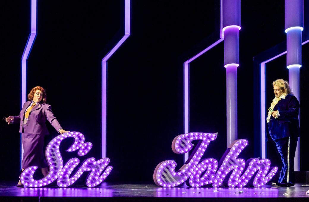 Marie-Nicole Lemieux (Mrs. Quickly) und Nicola Alaimo (Sir John Falstaff) © Semperoper Dresden | Jochen Quast