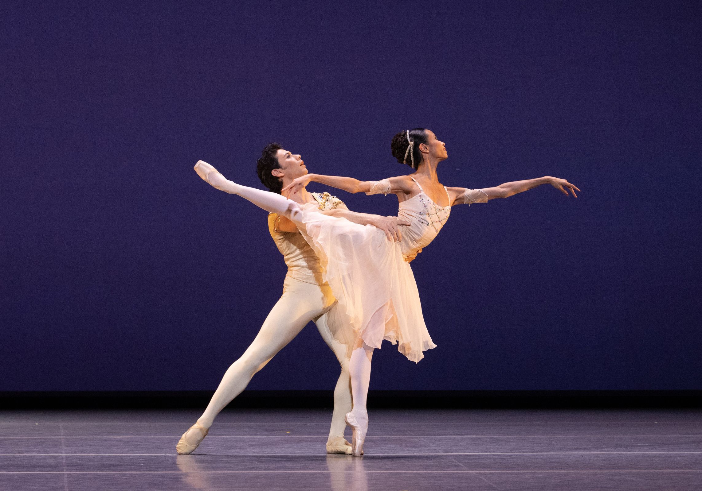 Herman Cornejo and Léa Fleytoux in Ashton's <i>Rhapsody pas de deux</i> © Nir Arieli