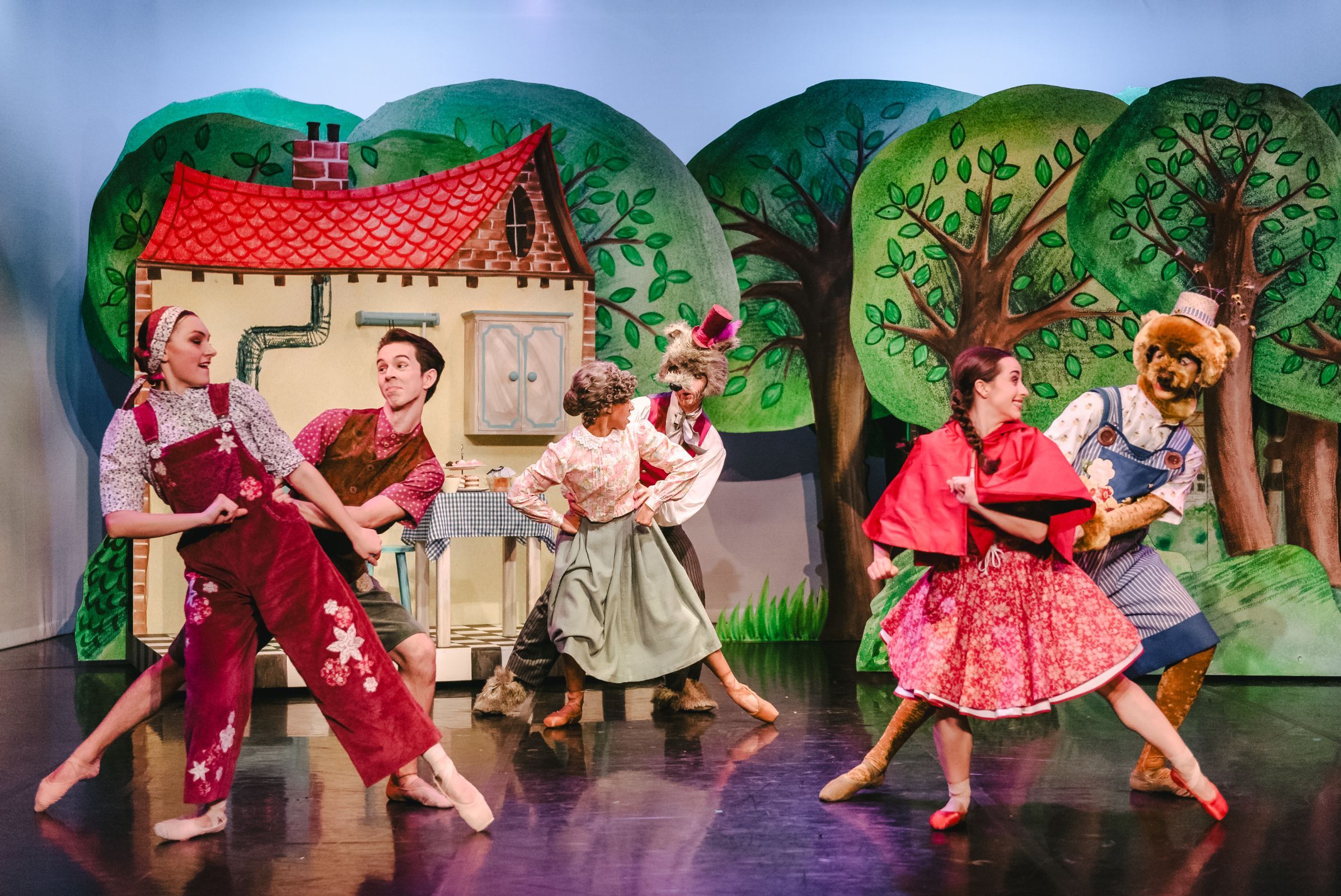 Julie Nunès as Little Red and Northern Ballet in <i>Little Red Riding Hood</i> © Brian Slater