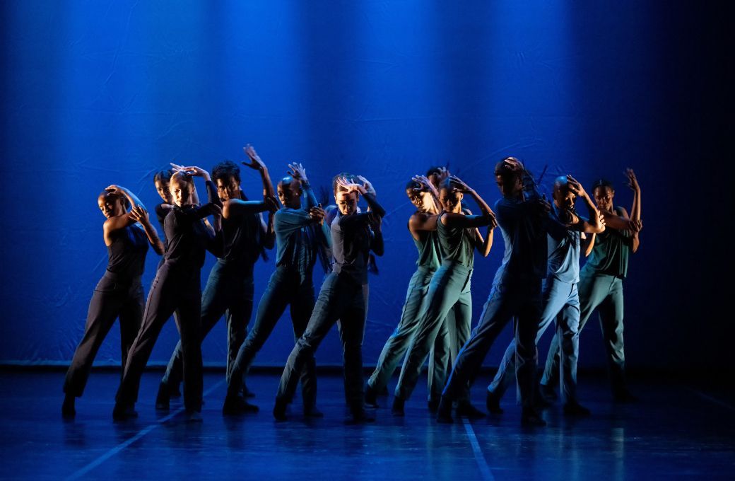 Joburg Ballet in Jorge Pérez Martínez’ <i>Azul</i> © Lauge Sorensen