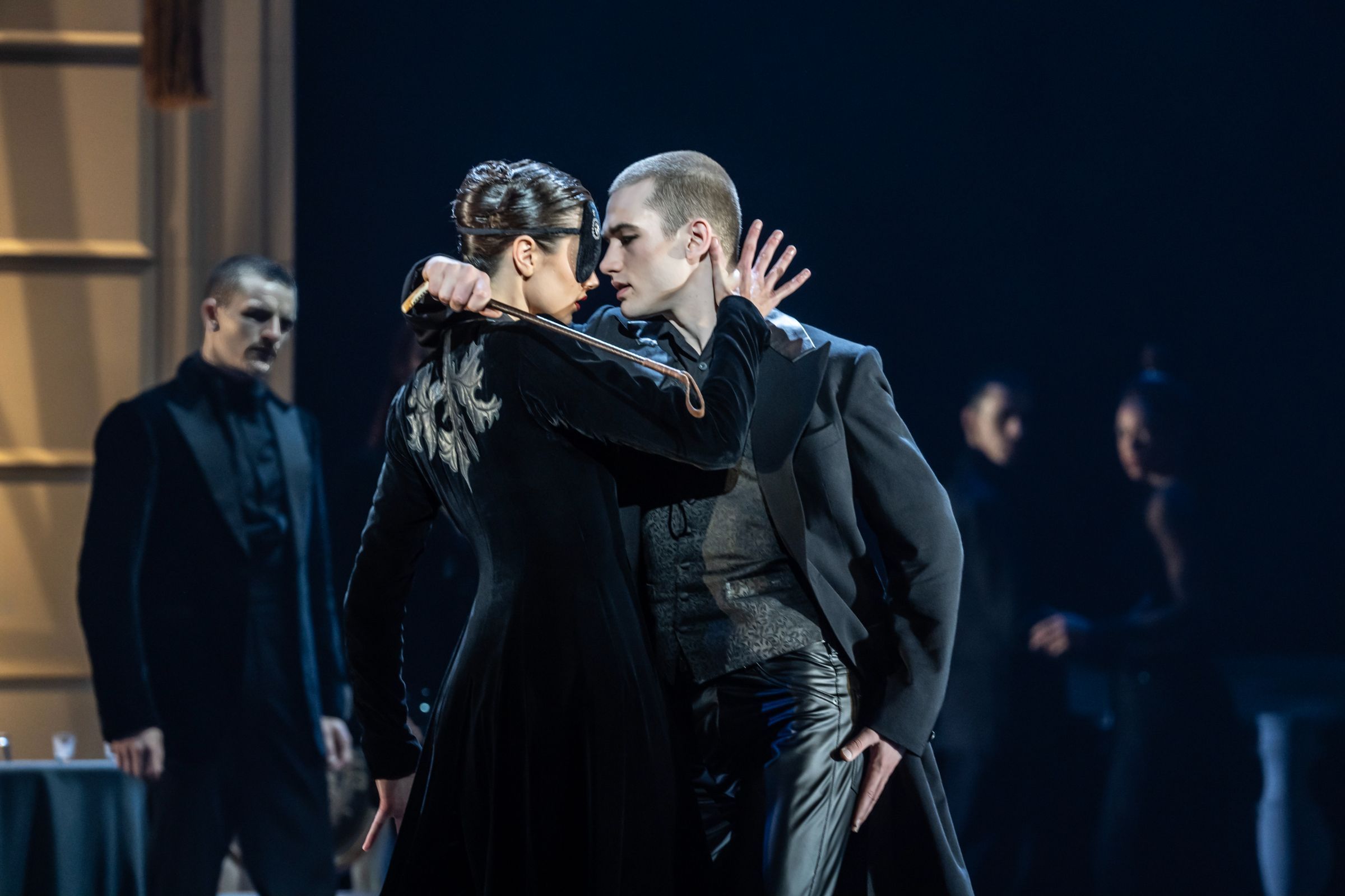 Molly Shaw Downie as The Hungarian Princess and Jackson Fisch as The Stranger in <i>Swan Lake</i> © Johan Persson