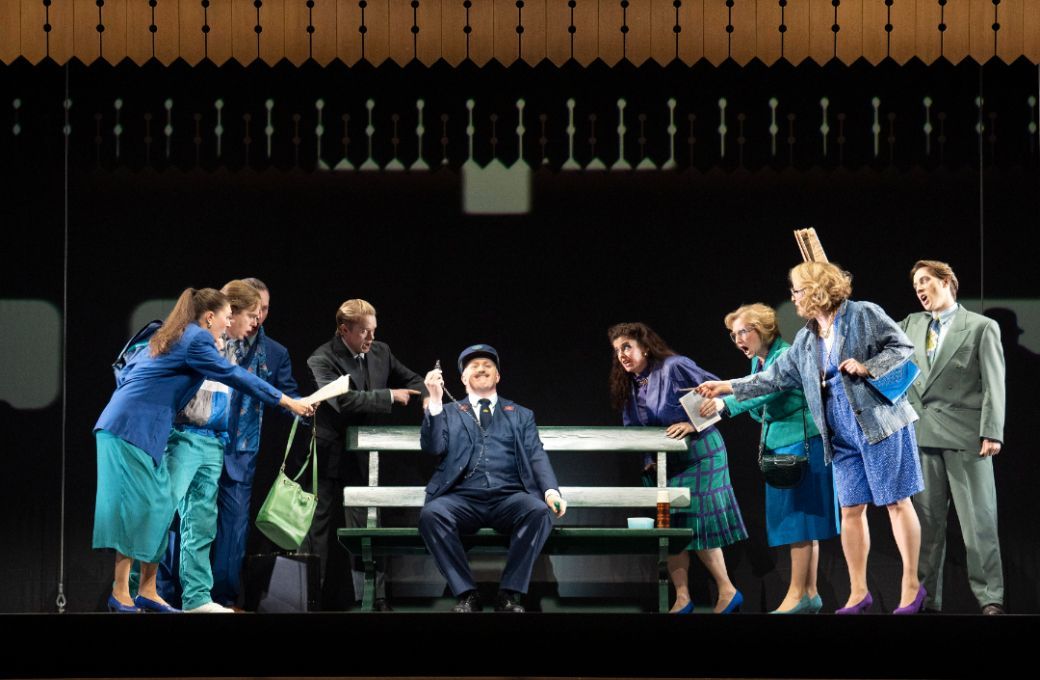 Gavan Ring (Mr Perks) and chorus &copy; Glyndebourne Productions Ltd | Richard Hubert Smith