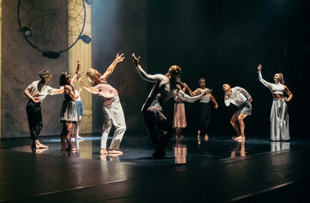 Compagnie DYPTIK in <i>Le Grand Bal</i> &copy; Abdelbassat Abdelbaki