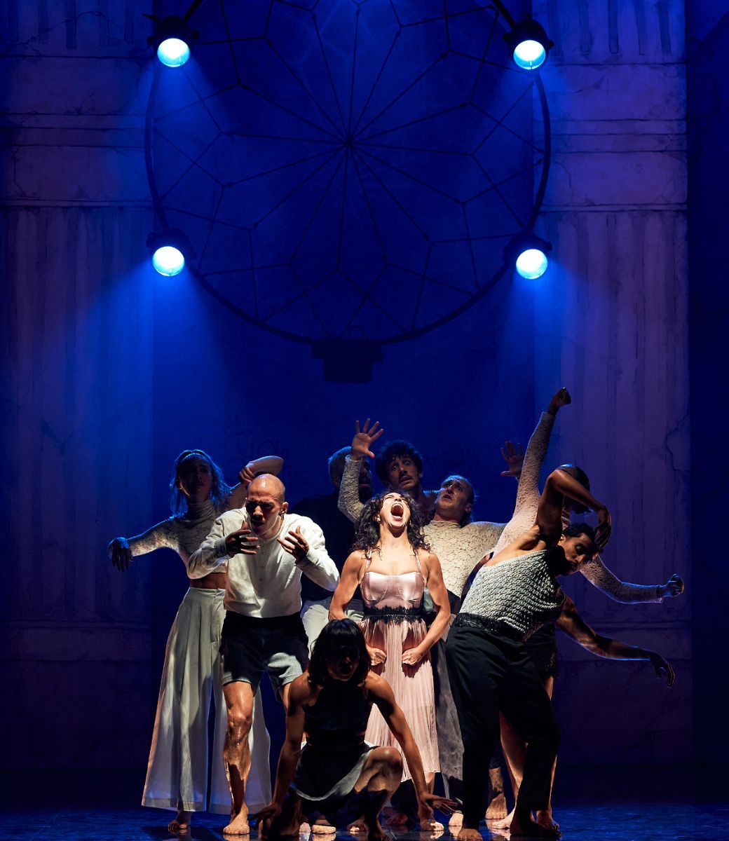Compagnie DYPTIK in <i>Le Grand Bal</i> &copy; Romain Tissot