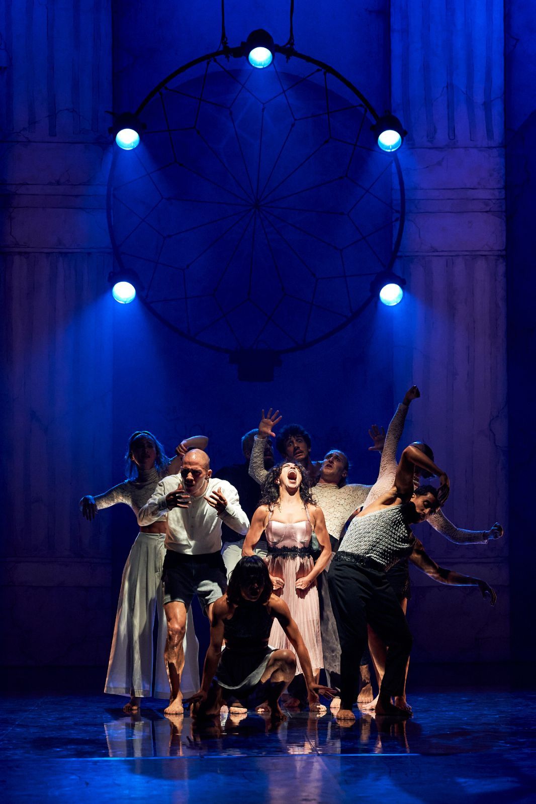 Compagnie DYPTIK in <i>Le Grand Bal</i> &copy; Romain Tissot