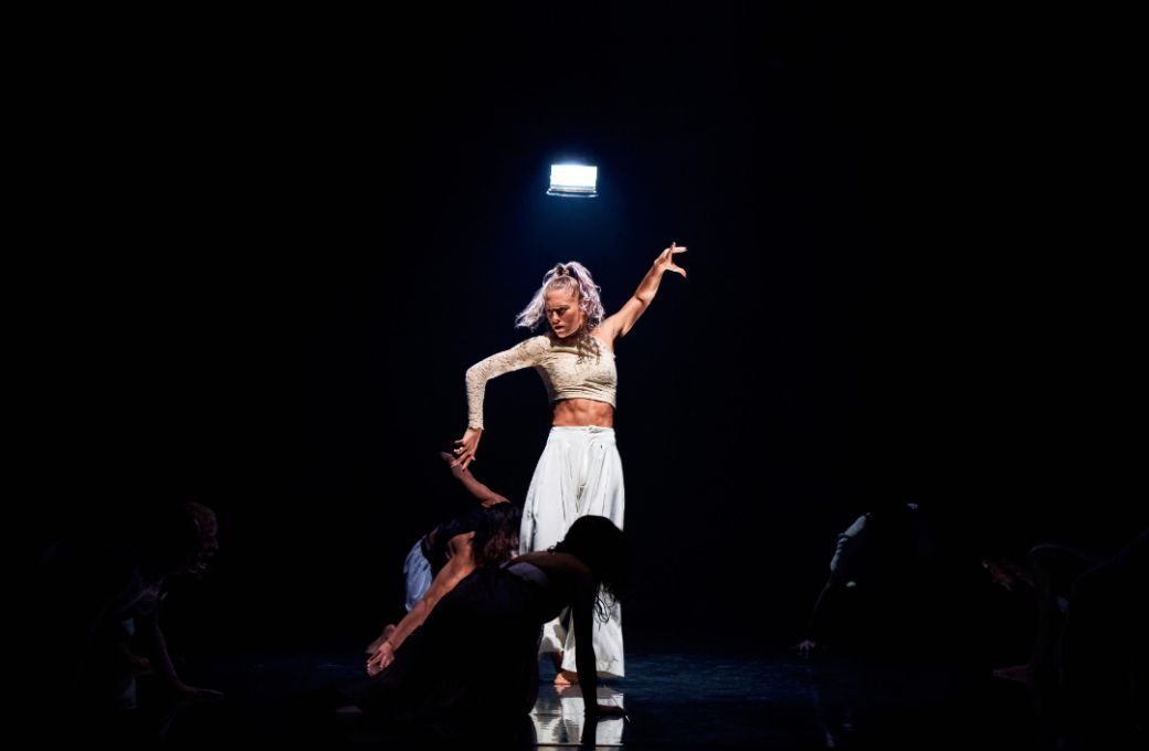 Compagnie DYPTIK in <i>Le Grand Bal</i> &copy; Romain Tissot