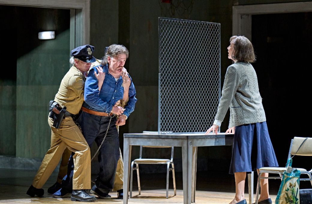 Malachy Frame (guard), Michael Mayes (Joseph De Rocher) and Christine Rice (Sister Helen Prejean) &copy; Manuel Harlan