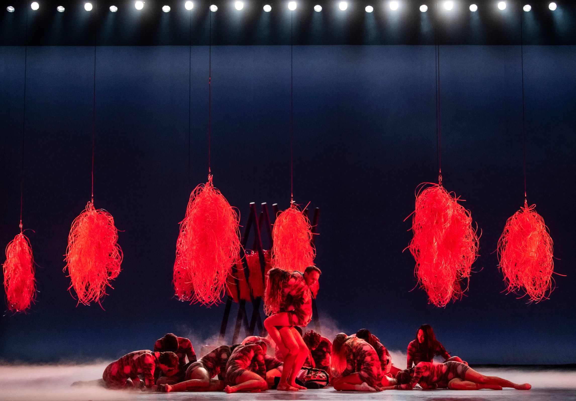 Norwegian National Ballet in <i>Láhppon/Lost</i> &copy; Erik Berg