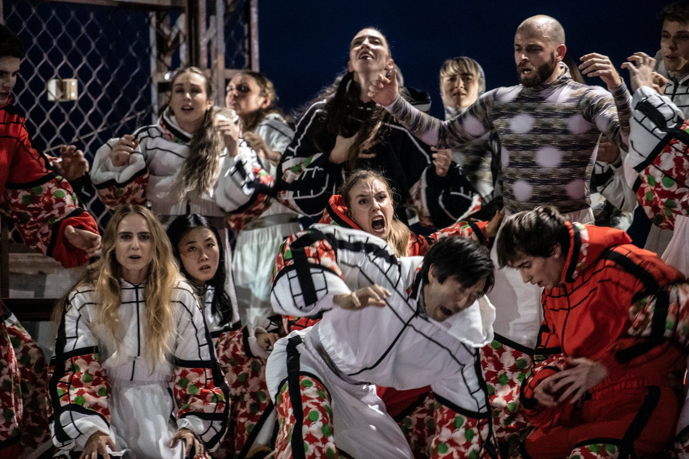 Norwegian National Ballet in <i>Láhppon/Lost</i> &copy; Erik Berg