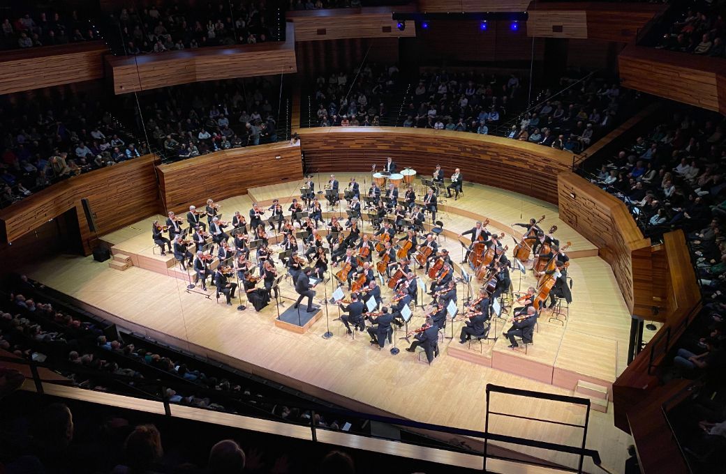 Cristian Măcelaru dirige l'Orchestre National de France &copy; DR / Radio France