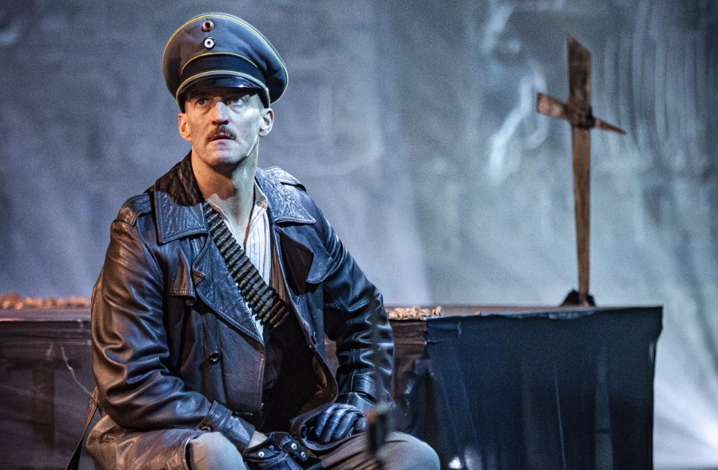 Owain Gwynfryn (Conrad) © Craig Fuller