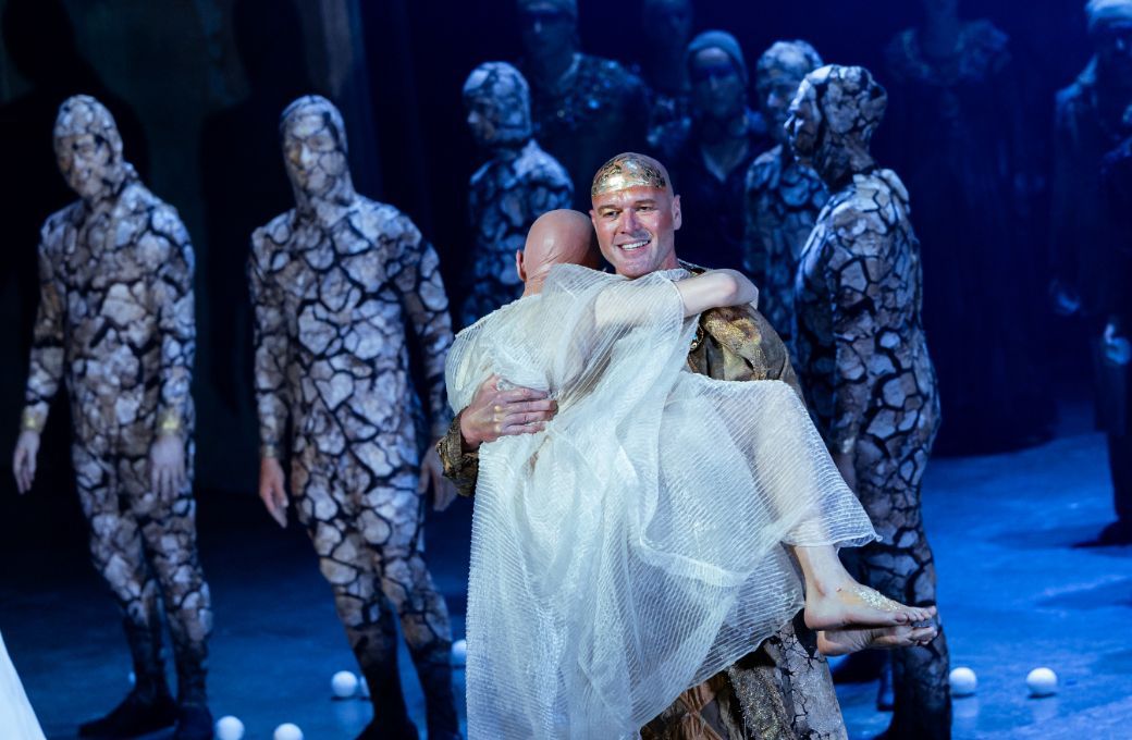 Zachary James (Amenhotep III) y Anthony Roth Costanzo (Akhnaten) &copy; Sergi Panizo | Gran Teatre del Liceu