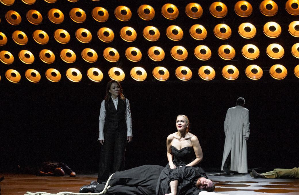 Irene Roberts (Brang&auml;ne), Elisabeth Teige (Isolde) and Clay Hilley (Tristan) &copy; Bernd Uhlig