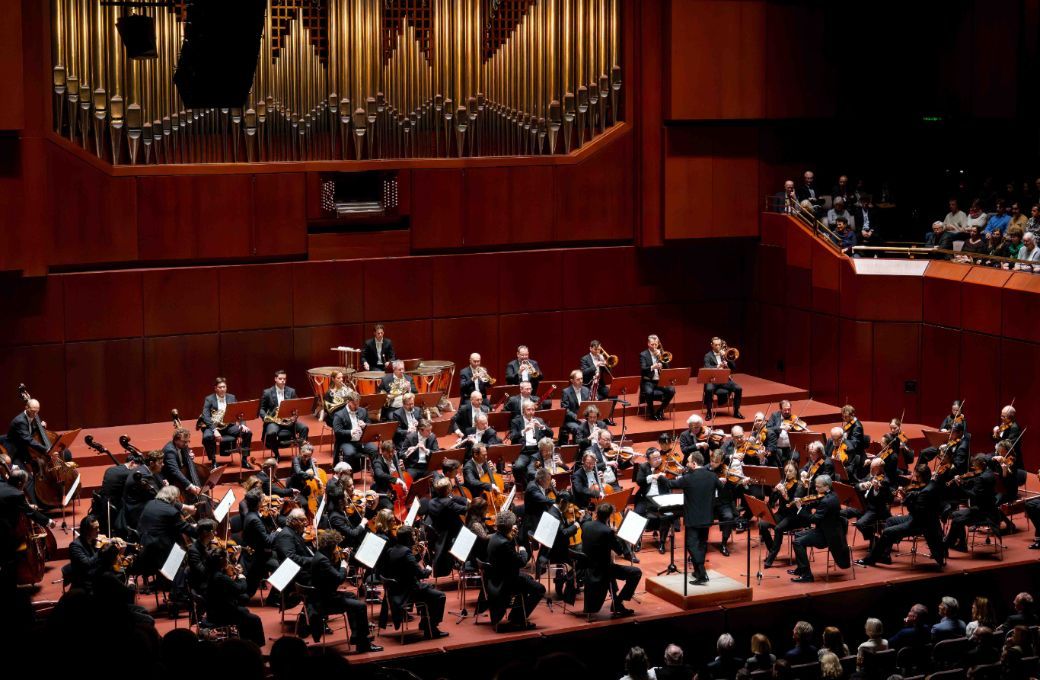 Kirill Petrenko dirigiert die Berliner Philharmoniker in der Alten Oper Frankfurt © Monika Rittershaus