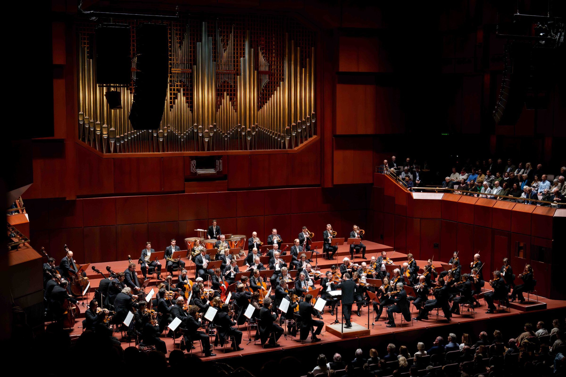 Kirill Petrenko dirigiert die Berliner Philharmoniker in der Alten Oper Frankfurt © Monika Rittershaus