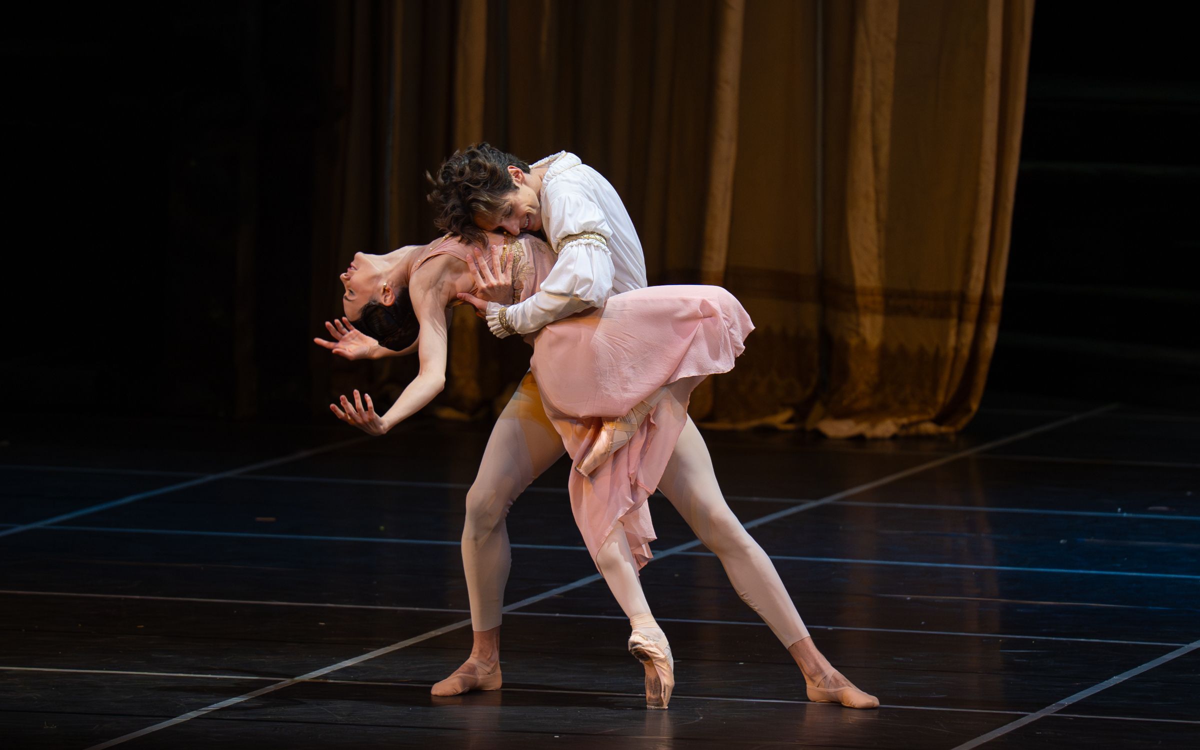 Anna Ol as Juliet and Jan Spunda as Romeo in Rudi van Dantzig's <i>Romeo and Juliet</i> &copy; Dutch National Ballet, Altin Kaftira