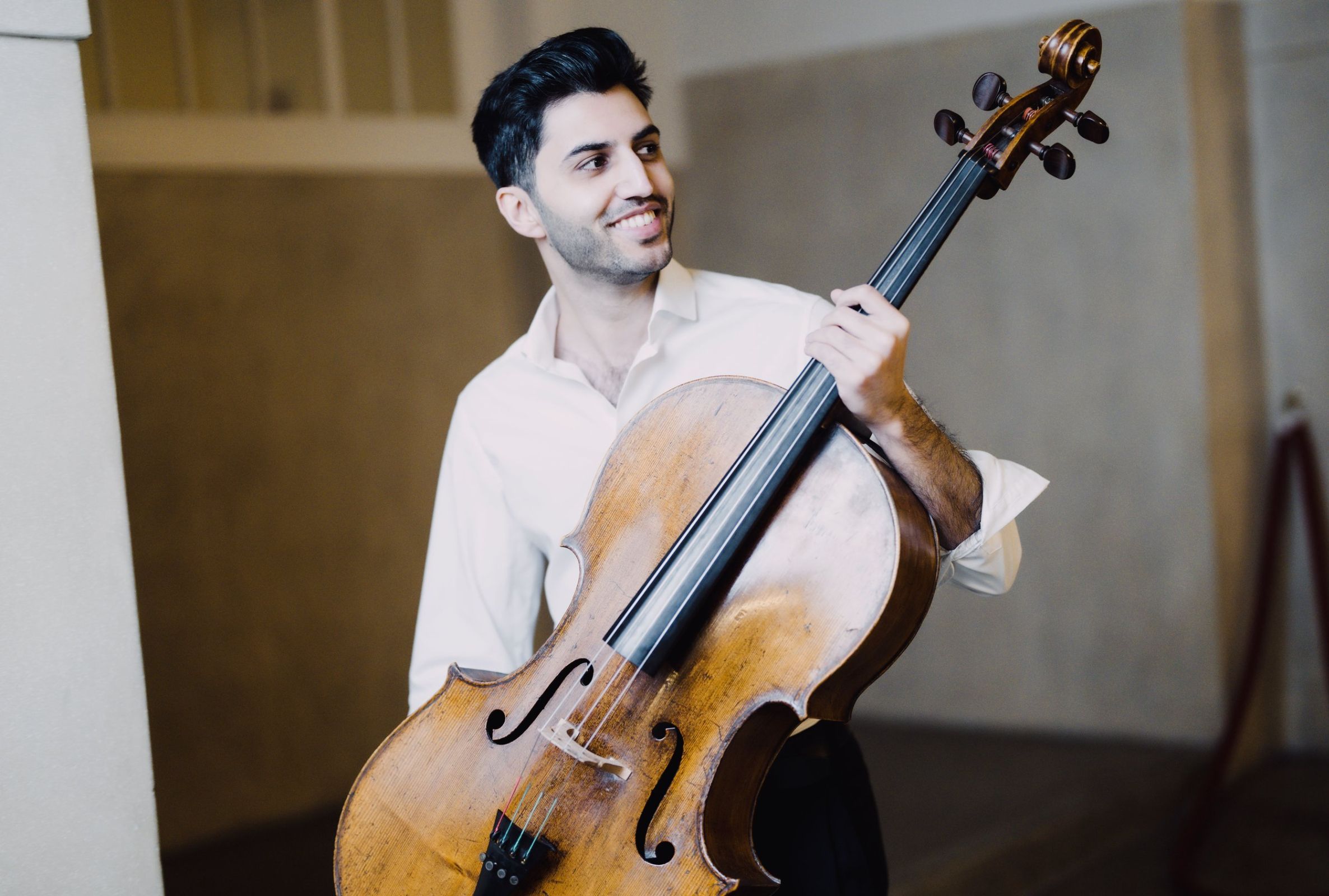 Kian Soltani with his 1694 Stradivari cello &copy; Marco Borggreve