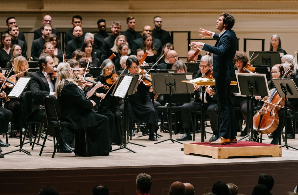 Raphaël Pichon conducts the Orchestra of St Luke's &copy; Fadi Kheir