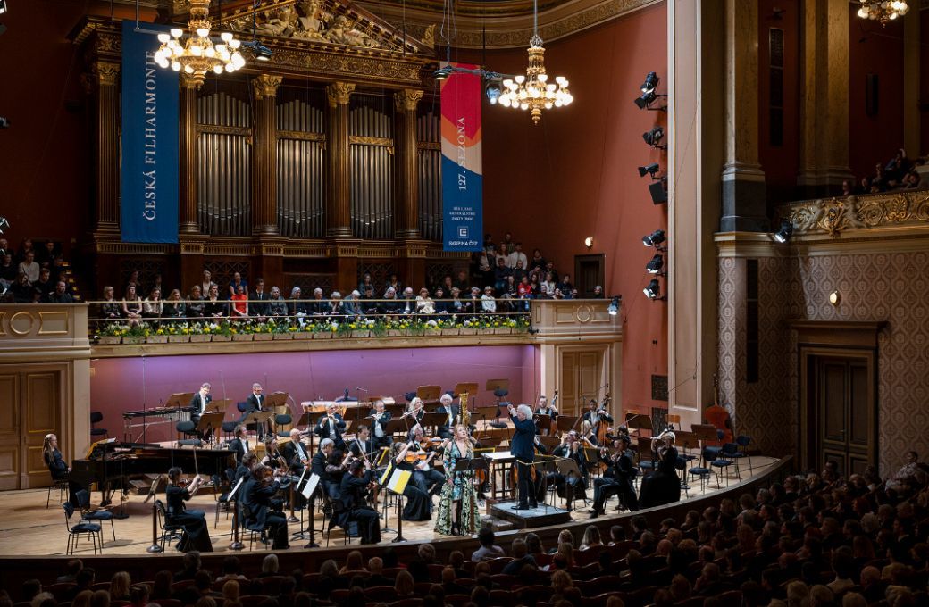 Kožen&aacute; onstage at the Rudolfinum, Prague &copy; Petr Kadlec