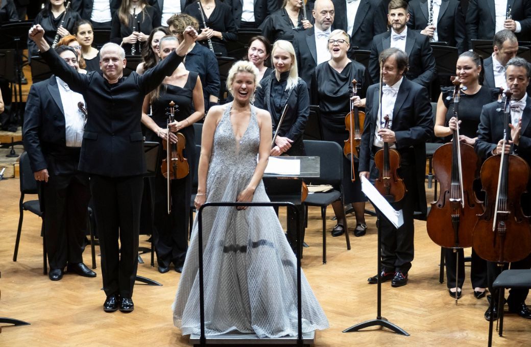 Carlos Miguel Prieto, Sarah Traubel and the Belgrade Philharmonic Orchestra &copy; Marko Djokovic | Belgrade Philharmonic Orchestra