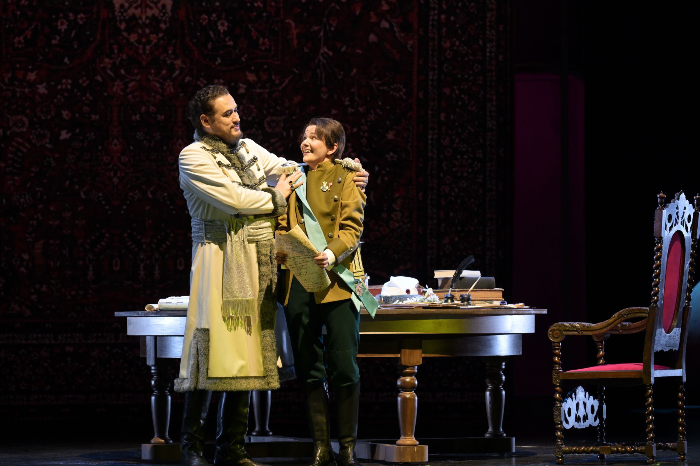 Alexander Tsymbalyuk (Boris Godunow) und Karolina Makuła (Fjodor) &copy; Barbara Aumüller